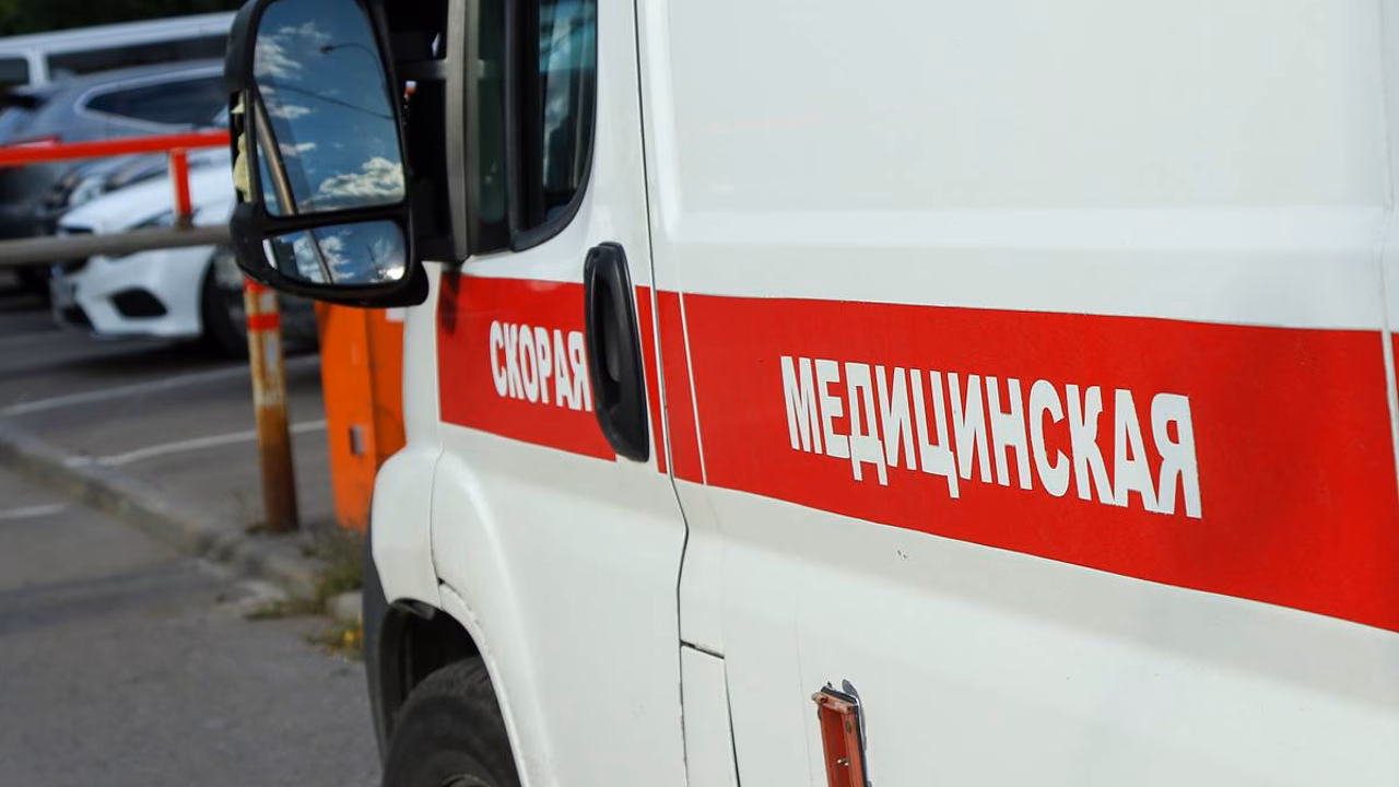 Автобус с подростками опрокинулся в Петербурге