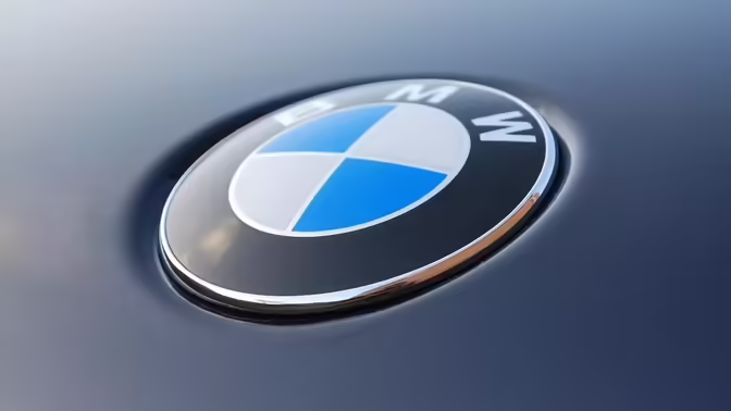 Дрифт без усилий: BMW научит свои машины намеренно срываться в управляемый занос