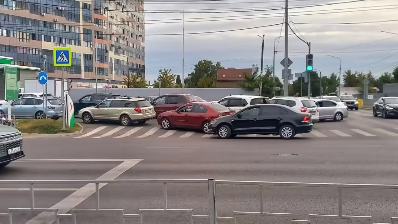 В Воронеже 12 сентября на заправках очереди и дефицит бензина