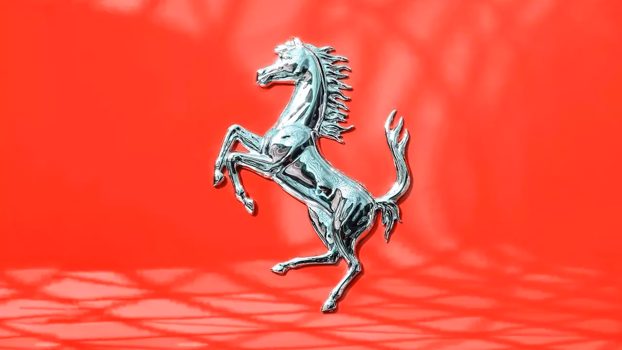 Ferrari запатентовала автомобиль с двумя рулями: как это будет выглядеть?
