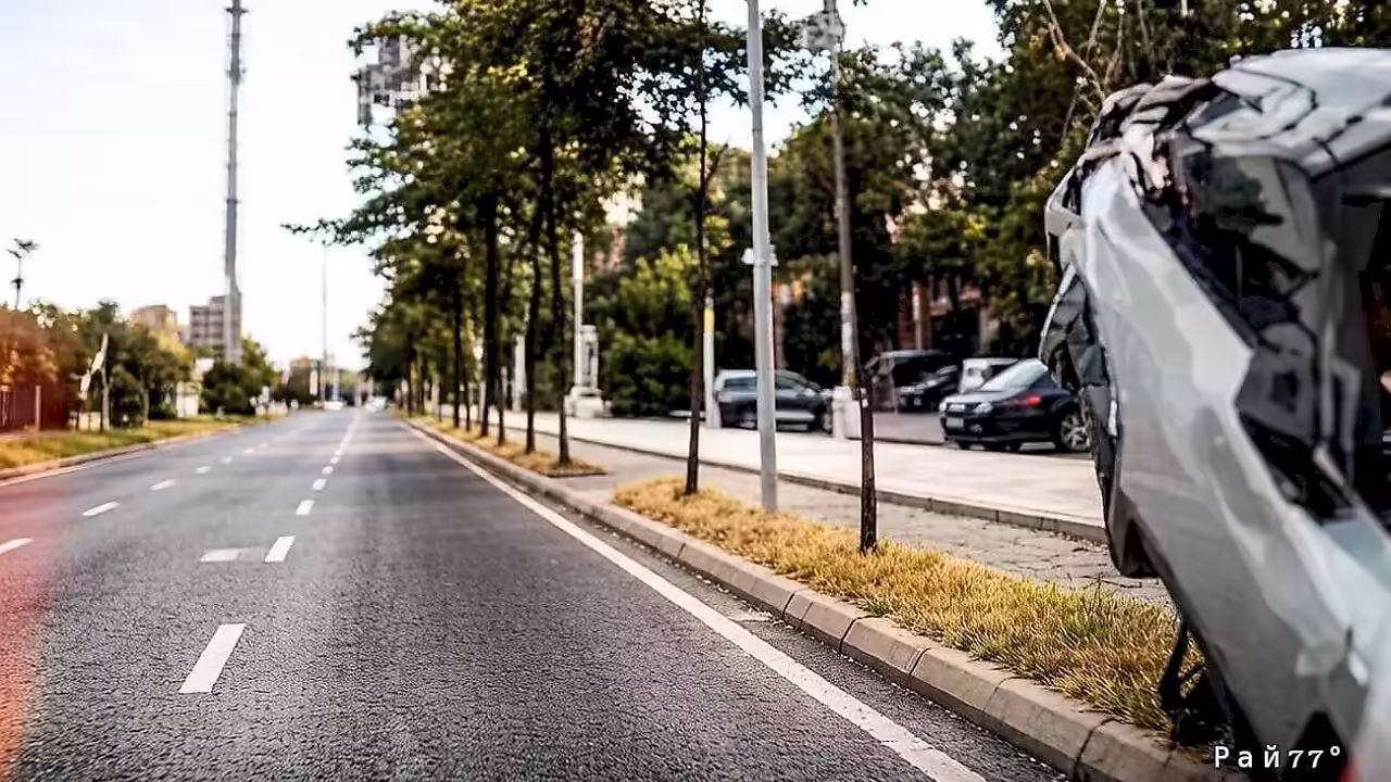 Автомобиль неуступчивого владельца залетел на столб
