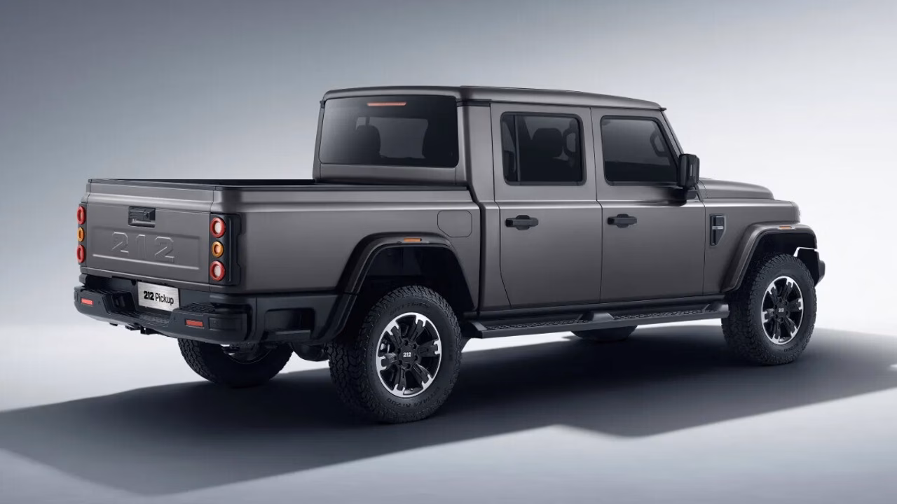 Похож на Defender: в Россию привезли первый пикап BAW 212 P01