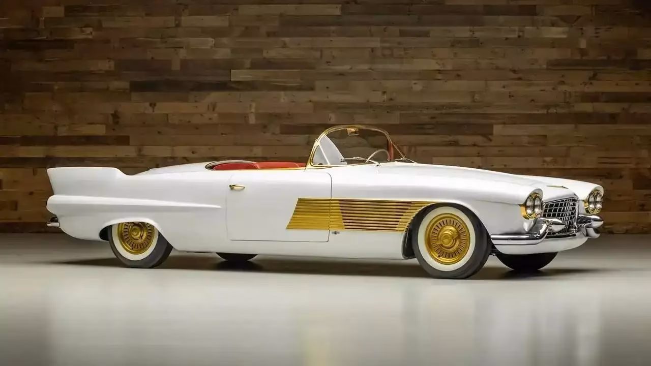 Cadillac Elegante 1953 года продали с аукциона за рекордную для бренда цену