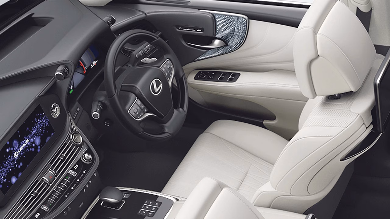 Крупный седан Lexus пережил самое крупное обновление за десять лет: подробности