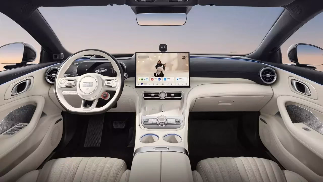 В Китае начались продажи электрического седана Geely Galaxy TT