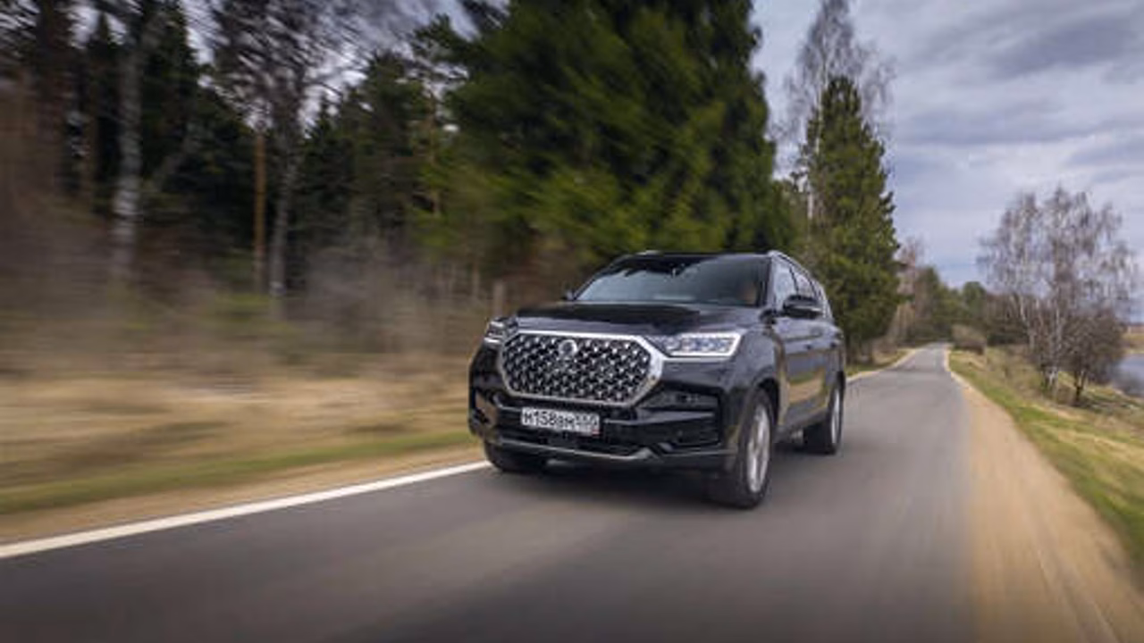 В России внедорожник KGM Rexton подешевел на 250 тысяч рублей