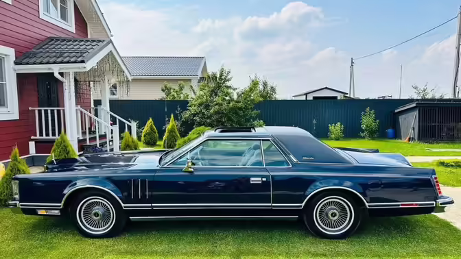 В Подмосковье выставили на продажу Lincoln Mark V за 5,5 млн рублей