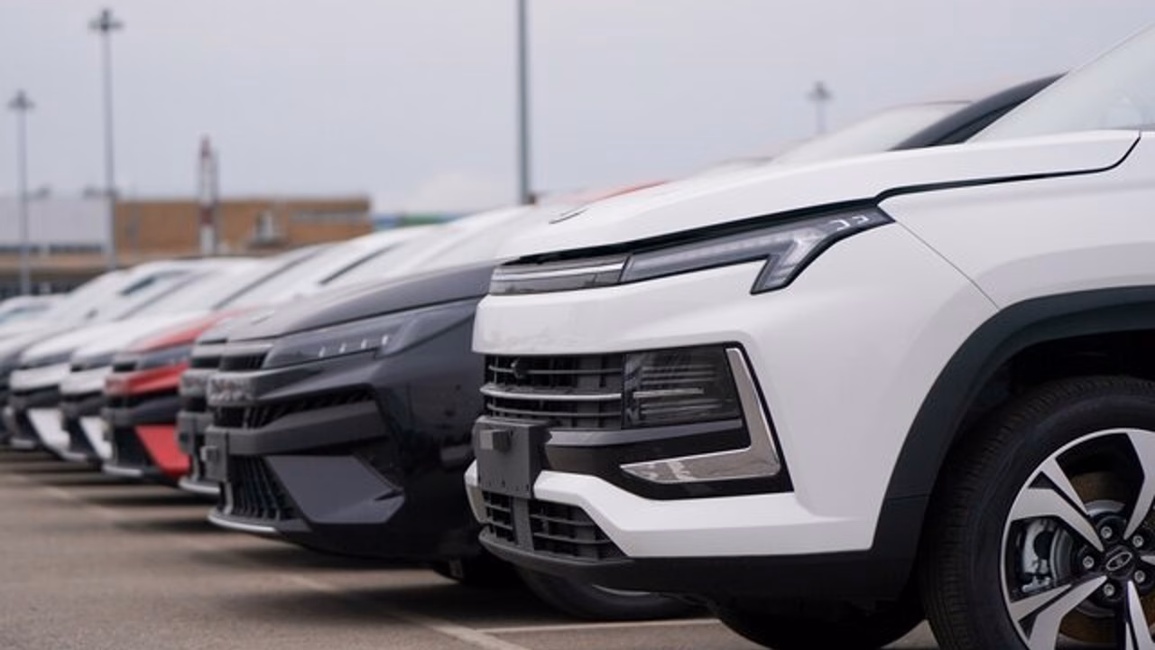 "Автостат" зафиксировал падение продаж автомобилей в России на 15%