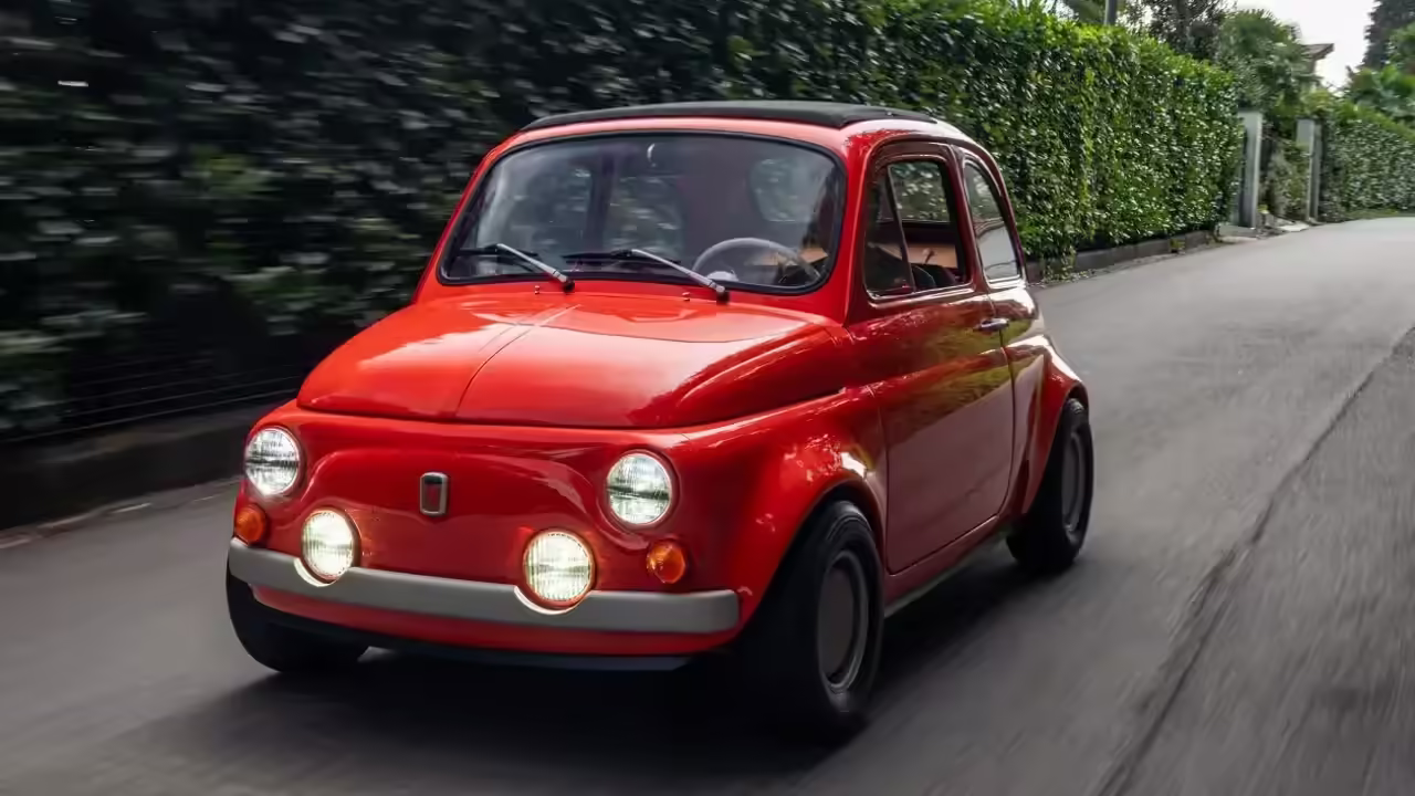 Британцы превратили простоявший 25 лет в сарае Fiat 500 в рестомод для горных ралли