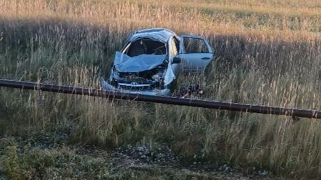 В Кошкинском районе Lada Granta ушла в кювет, водитель и пассажир в больнице