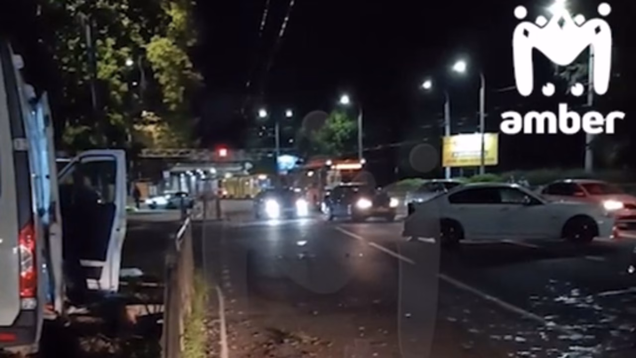 В Калининграде Skoda врезалась в машину с медиками, спасавших беременную