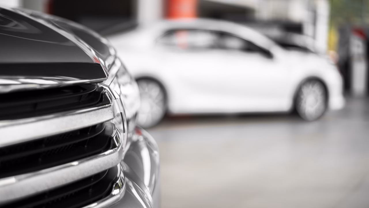 Продажи новых автомобилей в России снизились