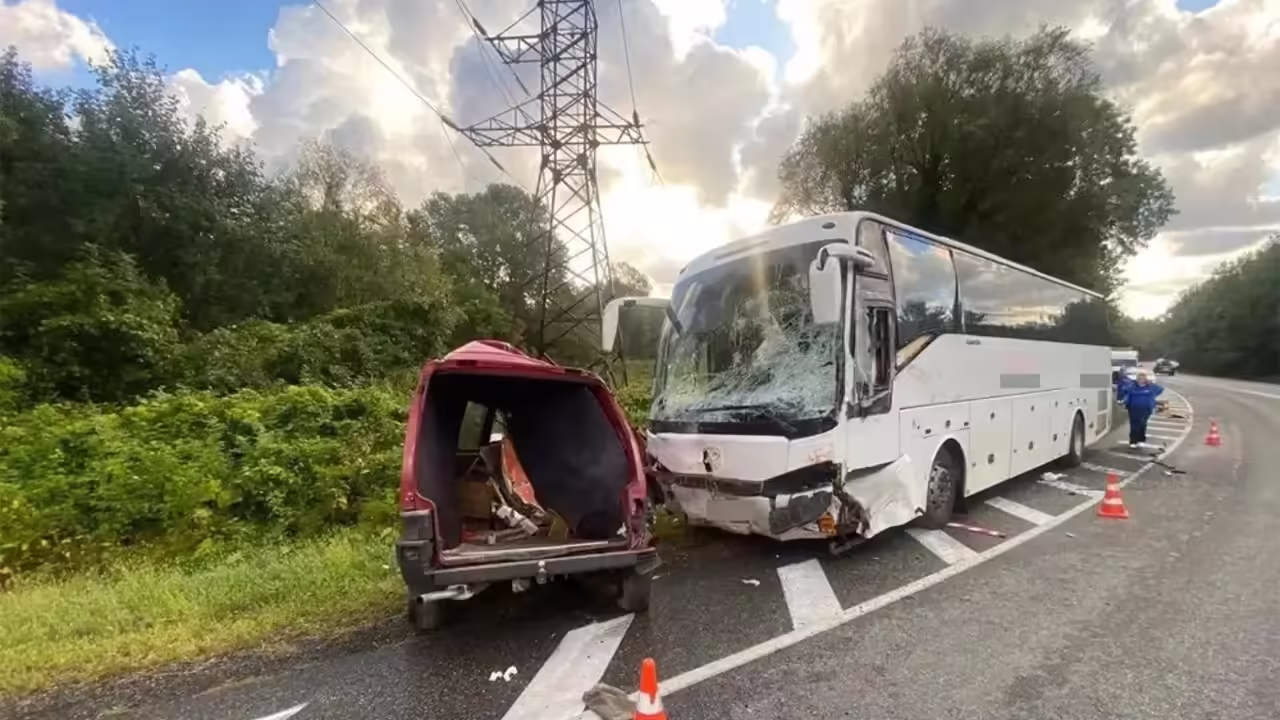 На Кубани два человека погибли в ДТП с автобусом и легковушкой