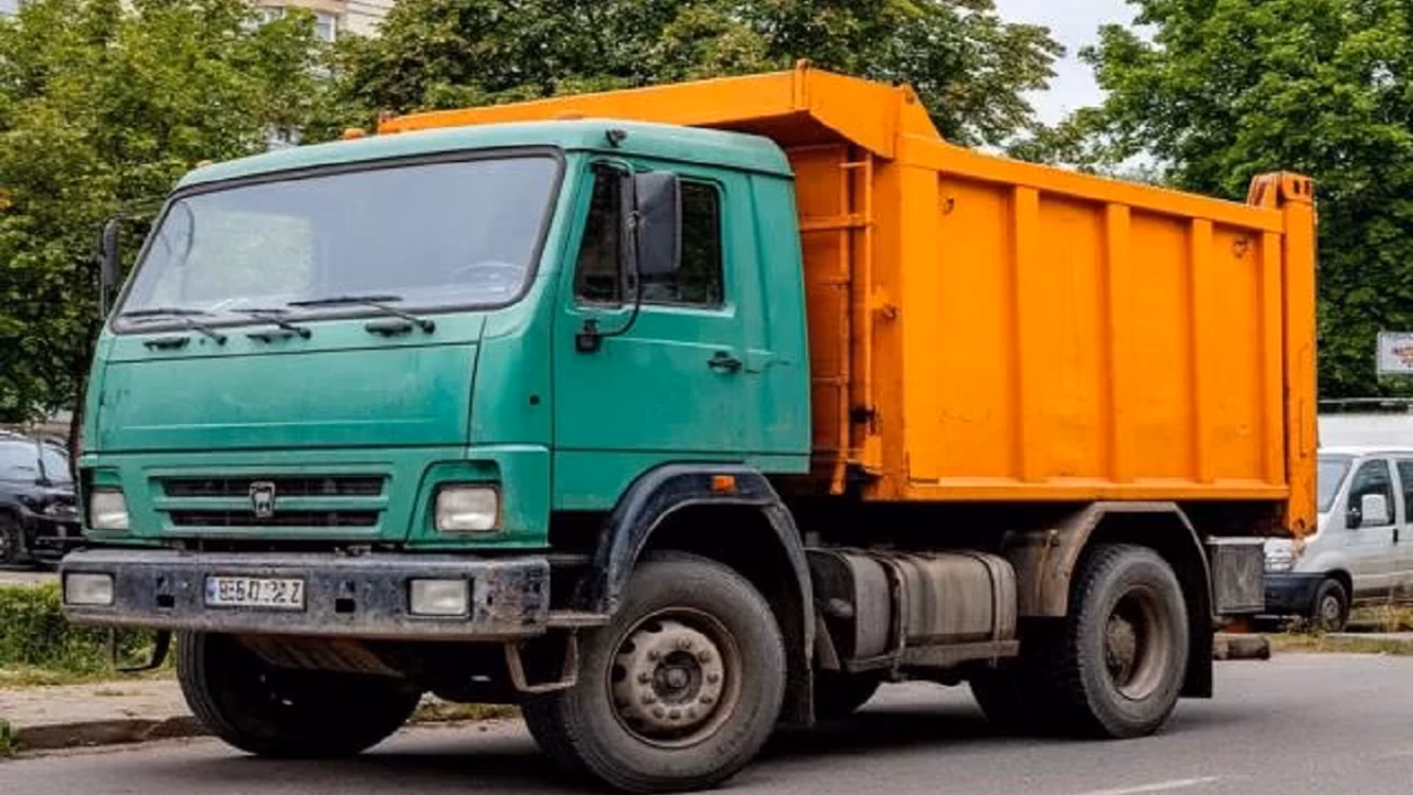 В Астрахани водителей начнут штрафовать за блокировку помоек