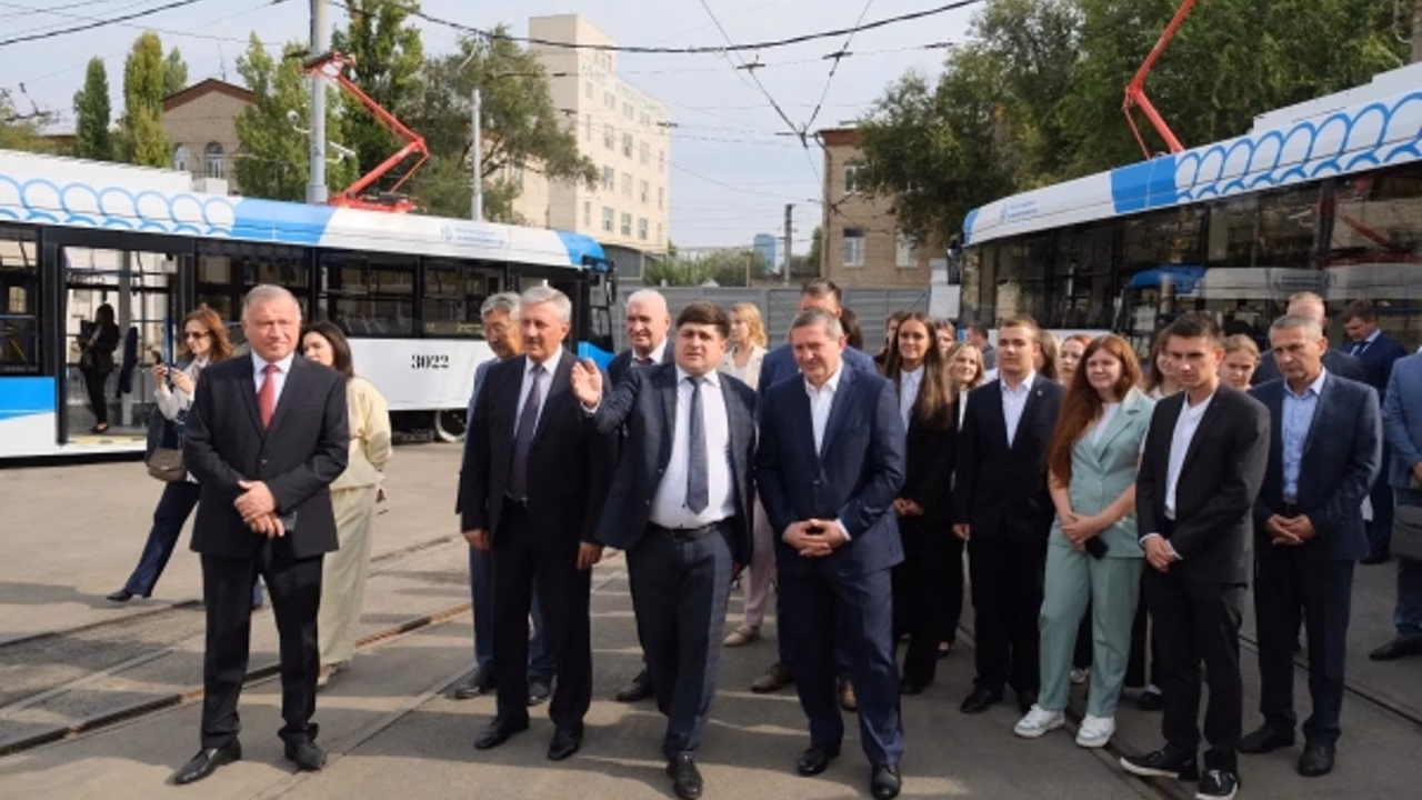 Губернатор Волгоградской области ознакомился с новыми городскими автобусами