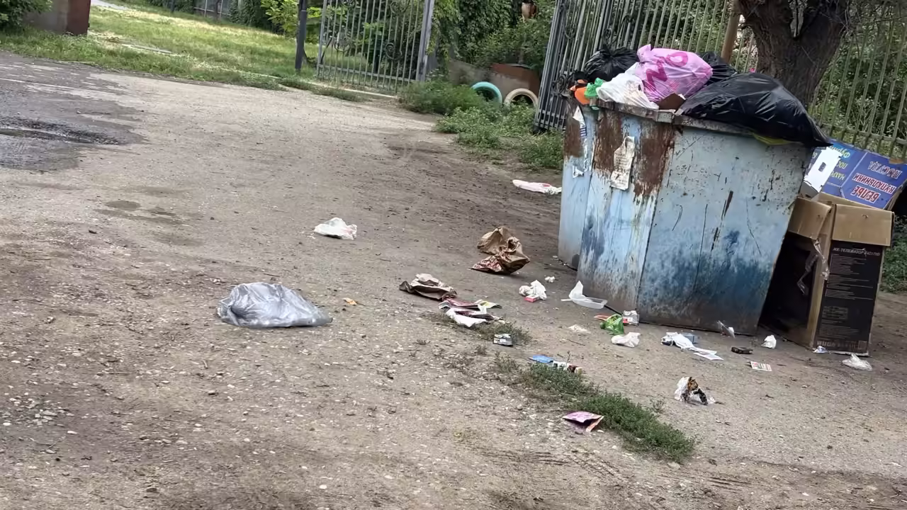 В Астраханской области буду штрафовать владельцев авто, перекрывших проезд к мусорным бакам