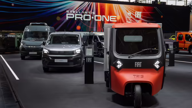 Fiat показал новый фургон Doblo Easy Pro и электрокар Tris