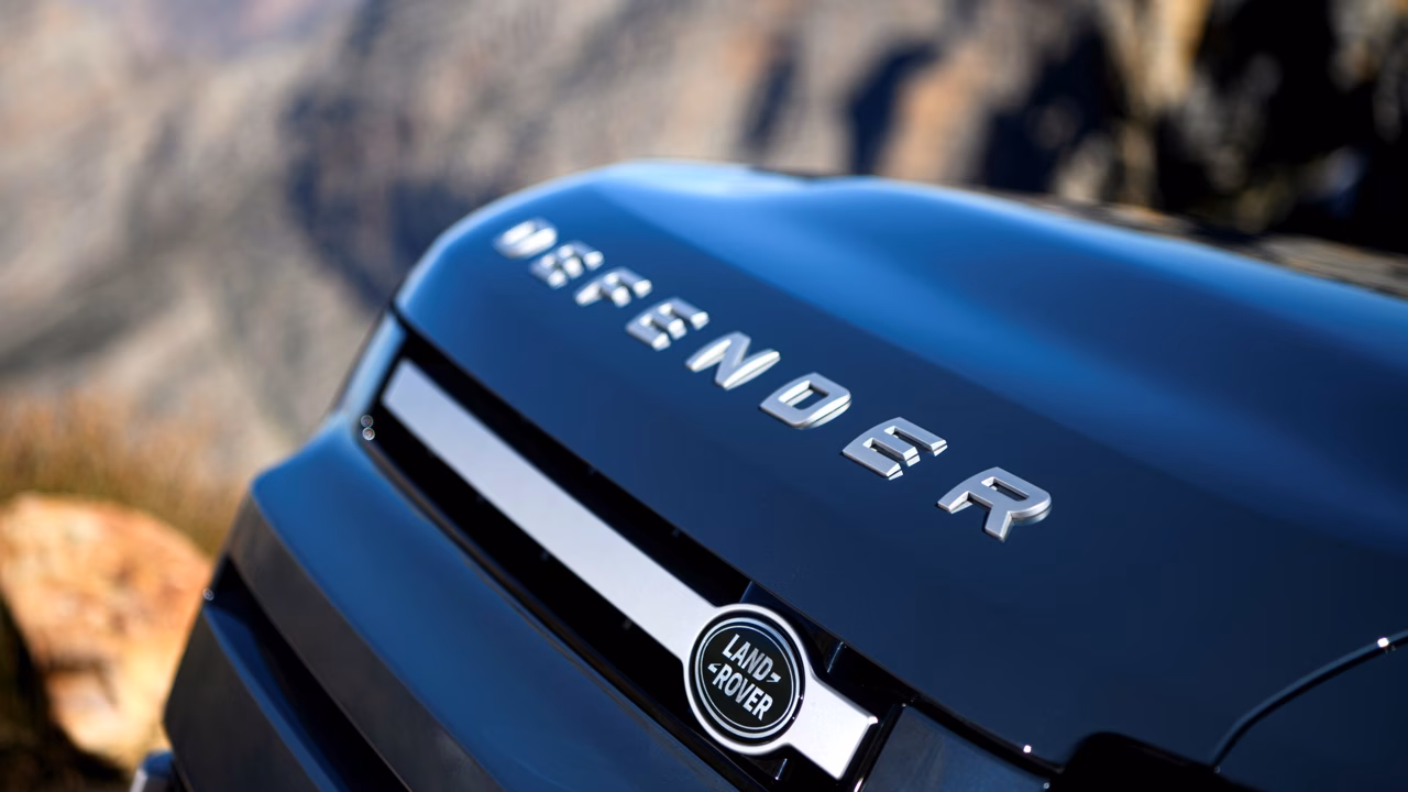 Слухи: первой американской моделью LR Defender будет пикап на платформе Stellantis
