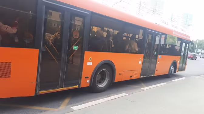 Ребенок выпал из автобуса в Нижнем Новгороде: водителя наказали