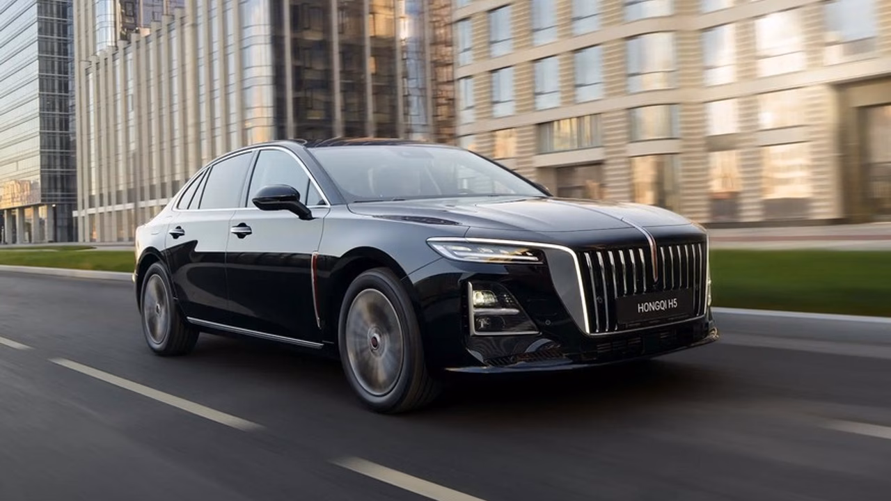 Обновлённый Hongqi H5 стартует в России с новым интерьером