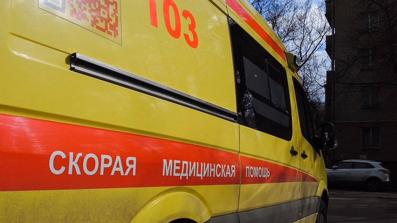 Мужчины спасли женщину и её сына из упавшего в реку автомобиля