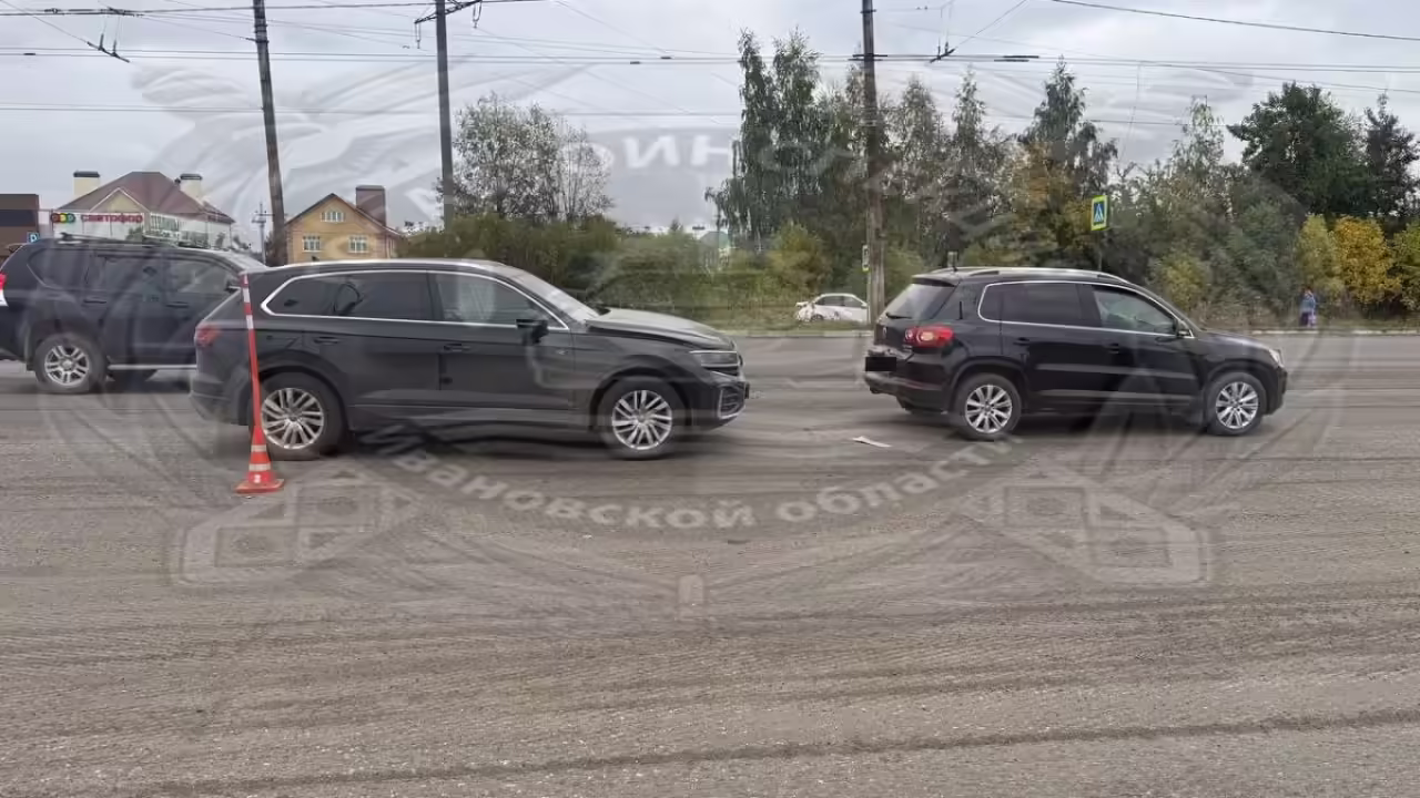 В Ивановском районе "Туарег" врезался в "Тигуан", пострадала 8-летняя девочка