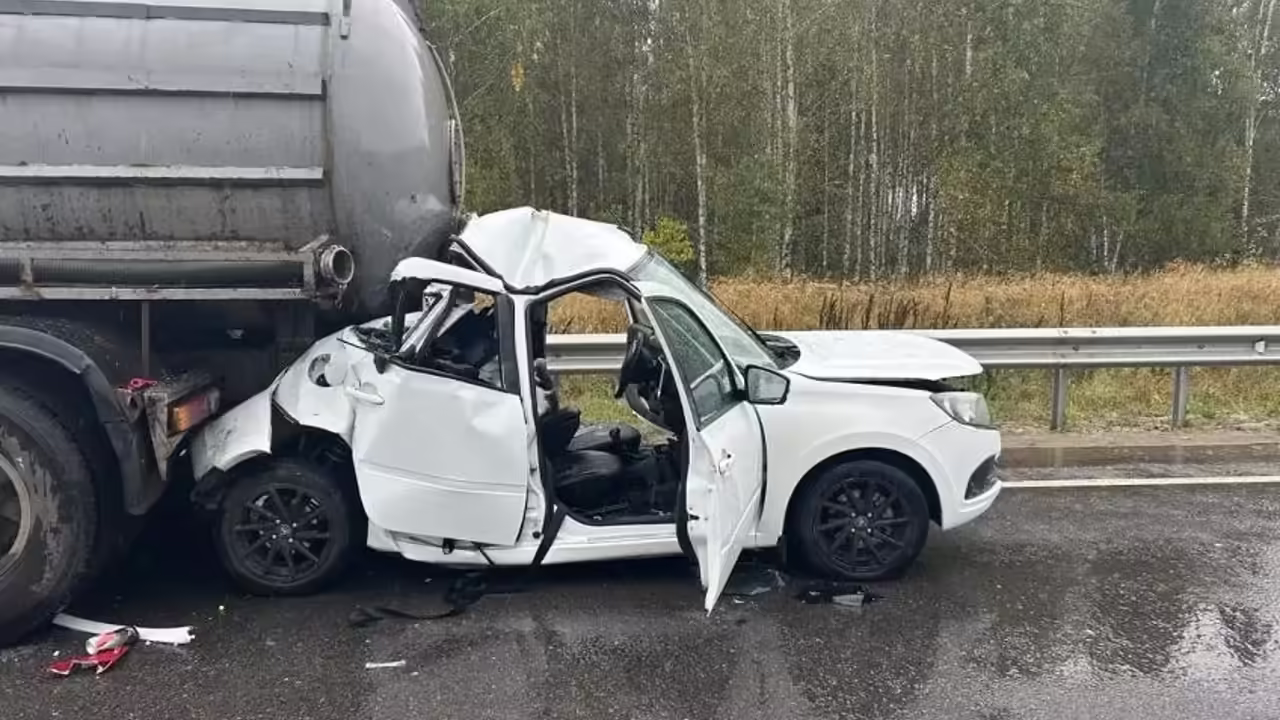 Под Тамбовом на видео попал момент аварии с грузовиком и легковушкой
