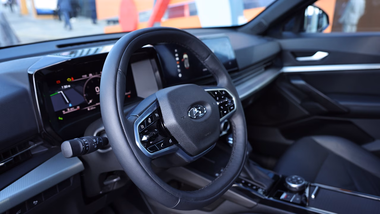 АвтоВАЗ рассказал, как делают панель для нового кроссовера Lada Azimut
