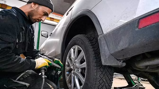 Московским автолюбителям назвали оптимальный срок замены резины