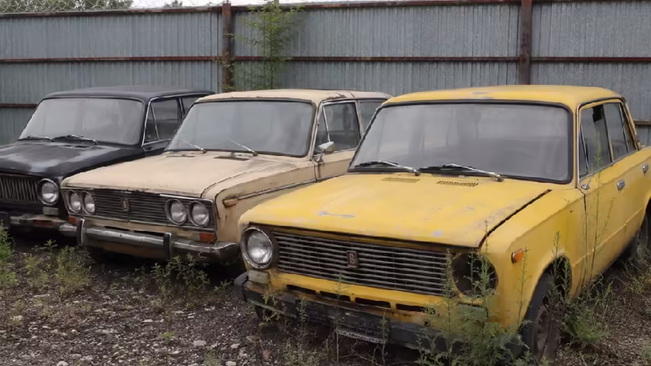 В Мазановском округе три брошенных ВАЗа забрали в доход государства