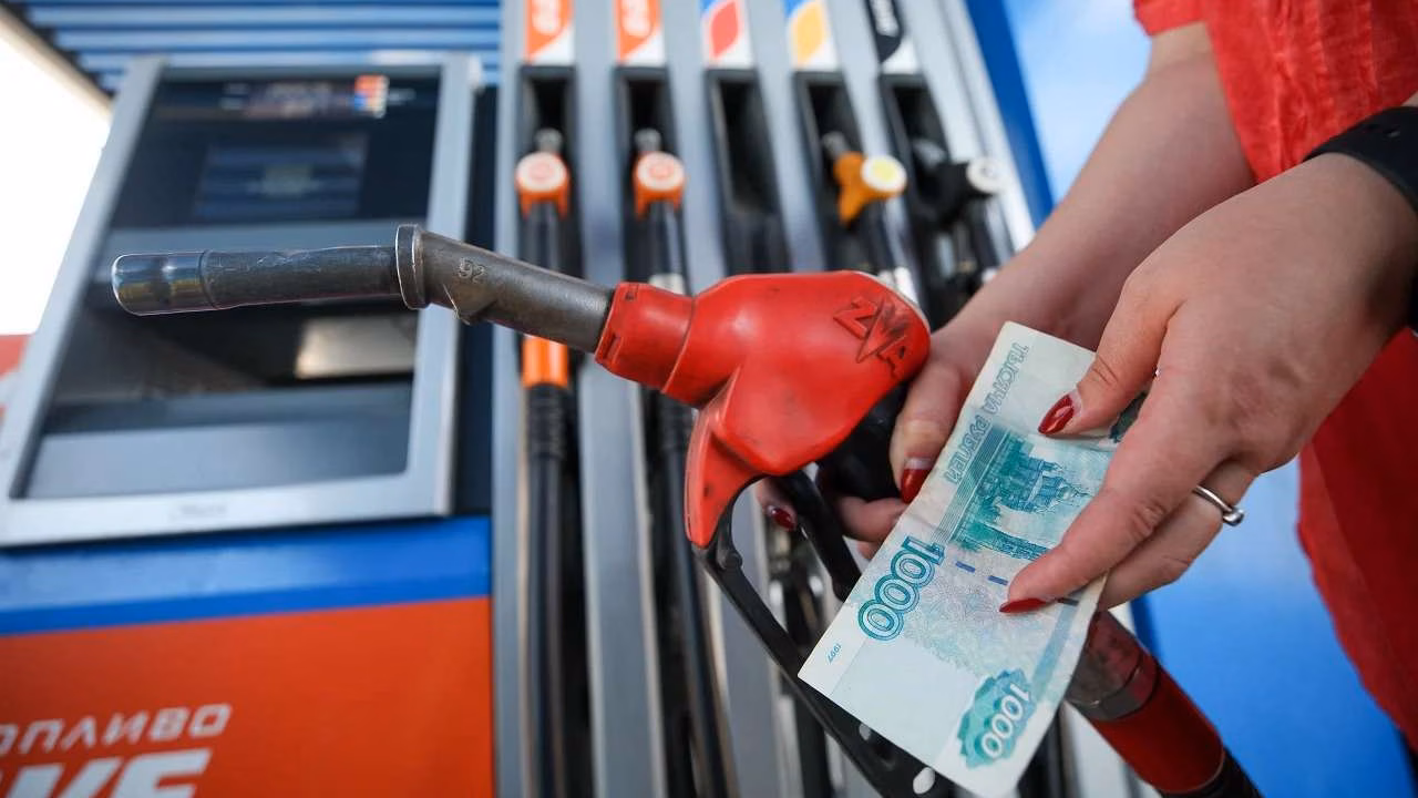 Почему ДТ дороже бензина, хотя сделать его проще?