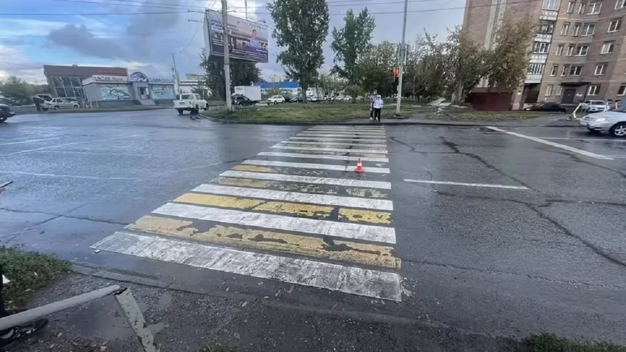 Ребенок на велосипеде попал под автобус в Калининском районе