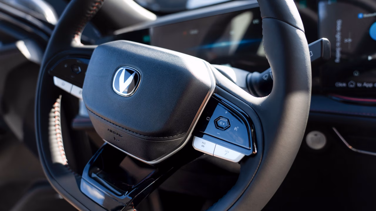 "КА": Продажи седанов Changan Lamore упали в России до единичных