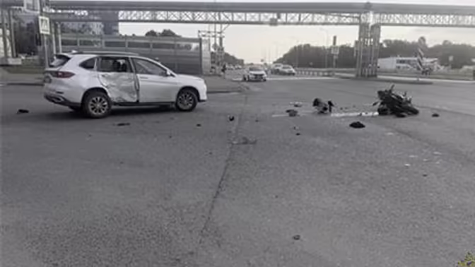 Водитель и пассажир мотоцикла попали в больницу после ДТП в Красноглинском районе