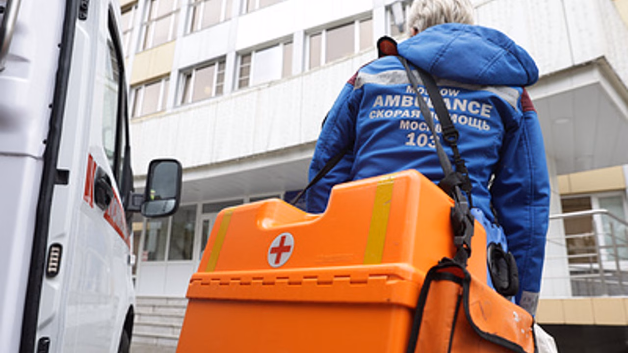В центре Москвы в ДТП с тремя машинами пострадали четыре человека