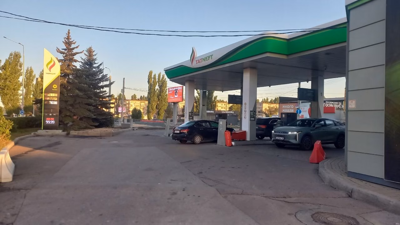 Пустые колонки и дорогой дизель: где в Воронеже можно заправиться утром четверга