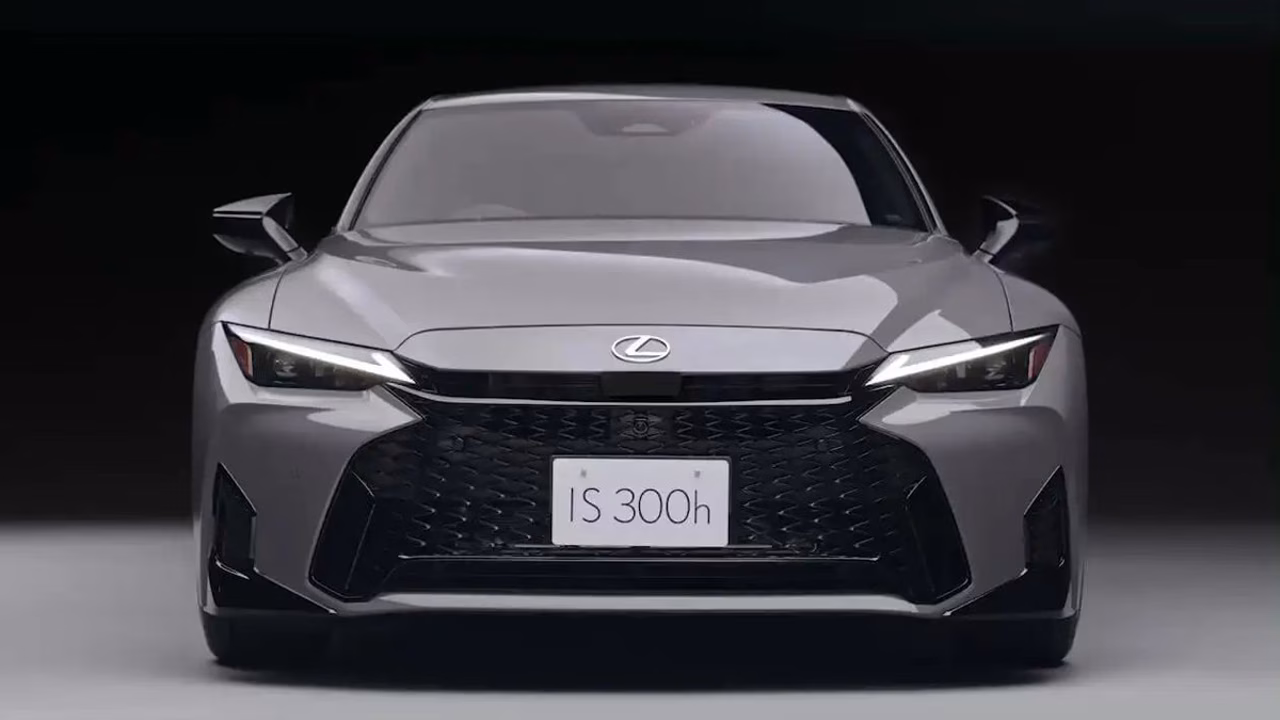 Седан Lexus IS обзавёлся новой спецверсией на домашнем рынке