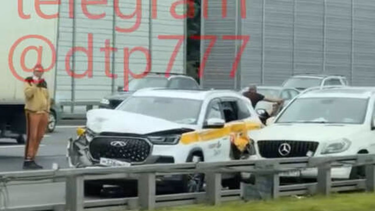 На МКАД столкнулись восемь автомобилей