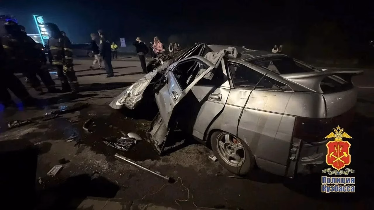 В Кузбассе легковушка с людьми врезалась в КАМАЗ, погибли несколько человек