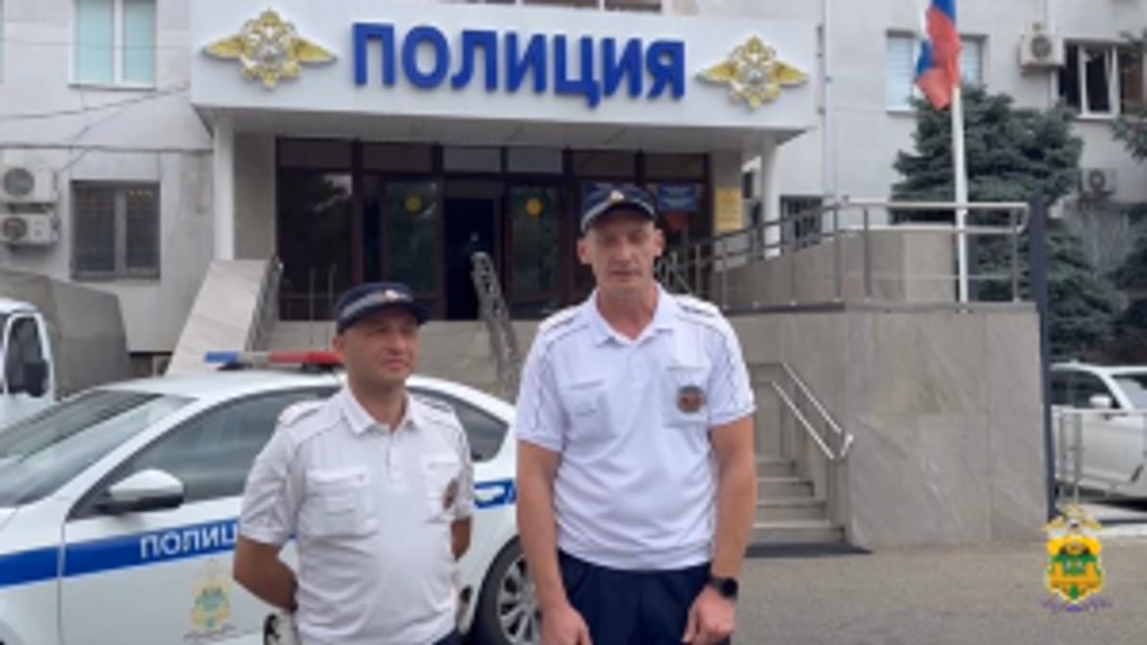 В Краснодарском крае инспекторы помогли довезти до больницы годовалую девочку