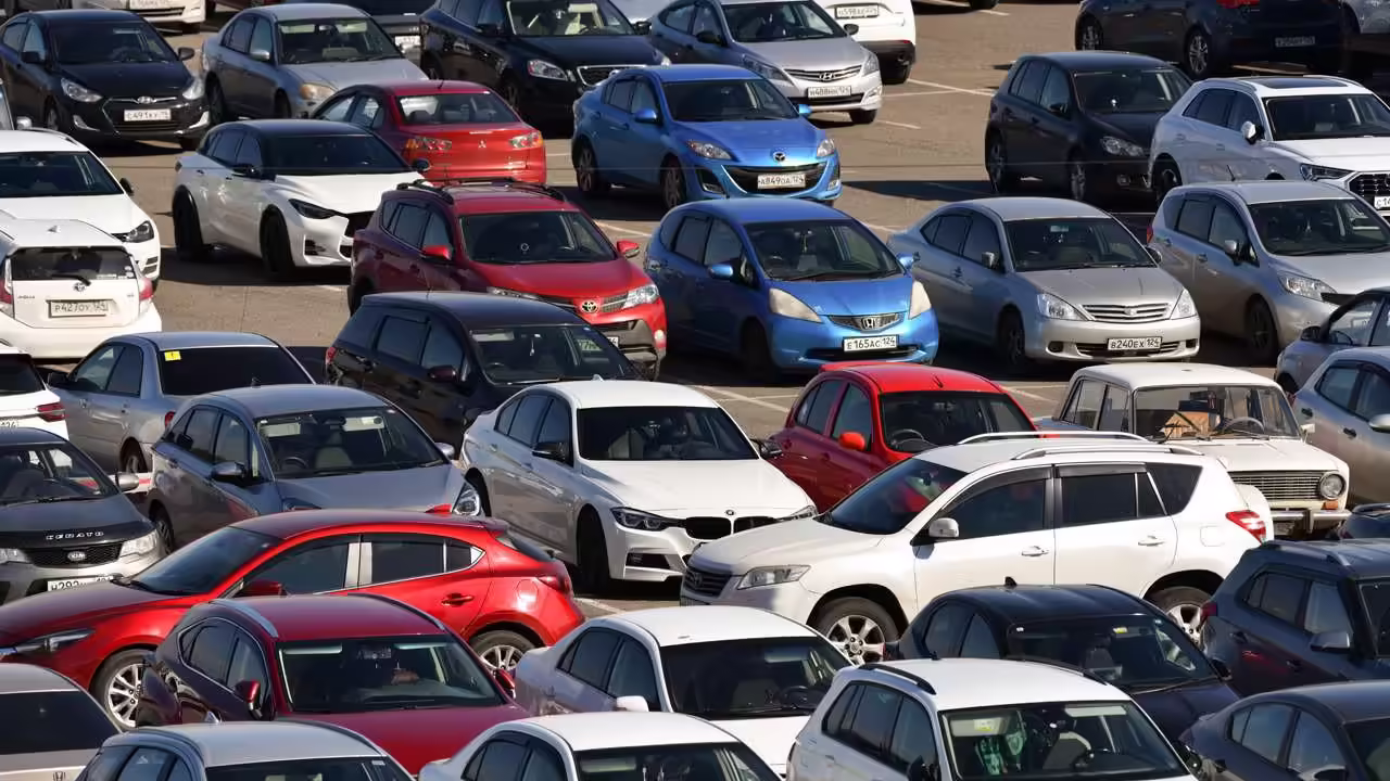 Вторичный авторынок буксует, продажи падают второй месяц подряд