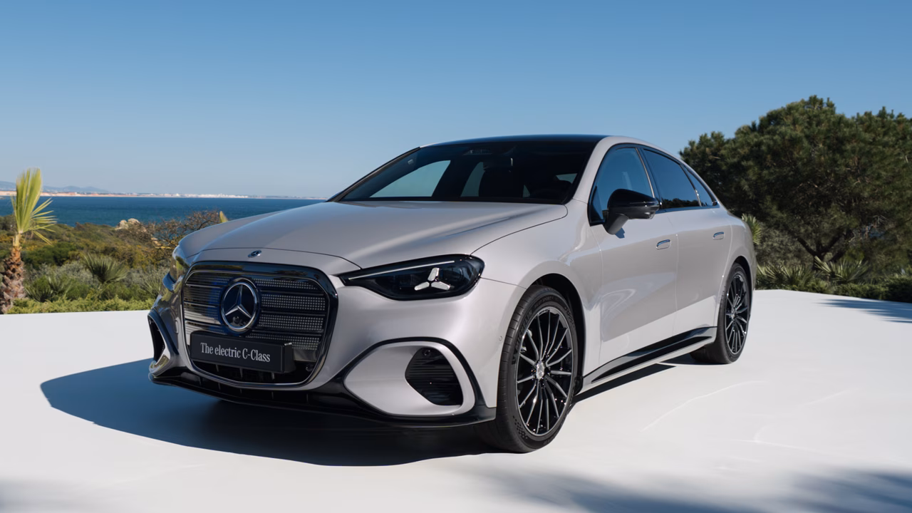 У Mercedes-Benz C-Class electric появилась версия попроще и подешевле
