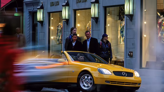 30 лет назад Mercedes SLK изменил представление о кабриолетах: история родстера