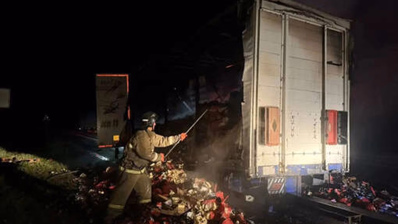 В Самарской области сгорела фура со сладостями