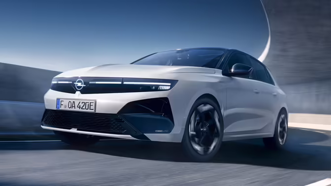 Opel показал Astra GSE Line: изменения в деталях и стандартная техника