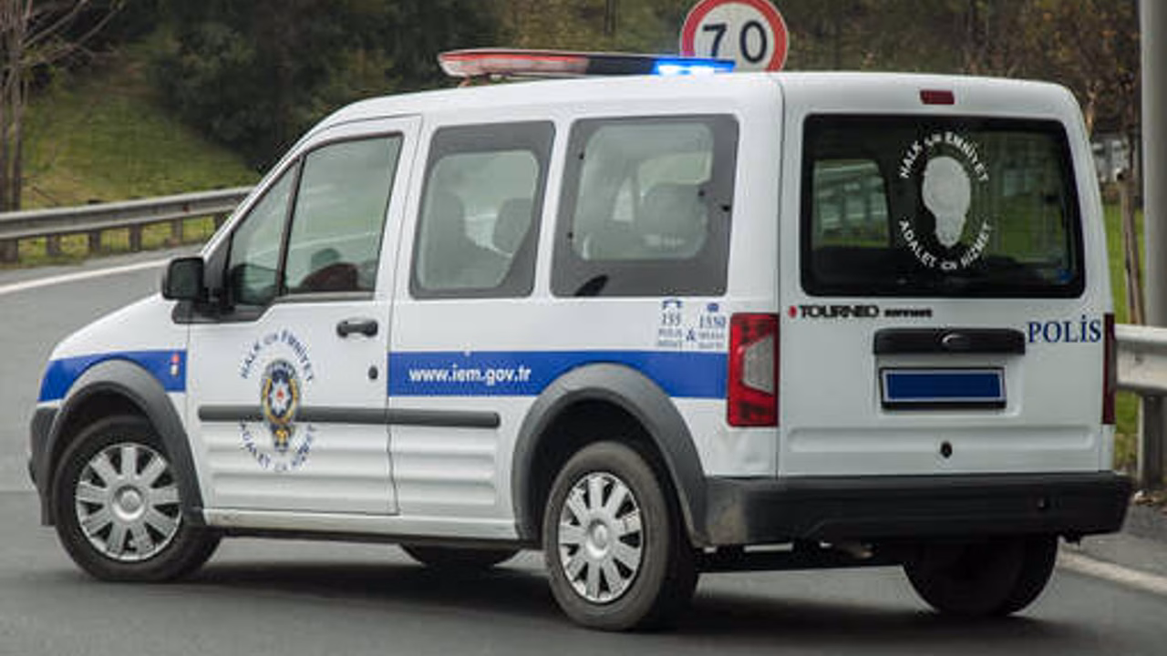 В Анталье автомобиль с людьми упал в пропасть