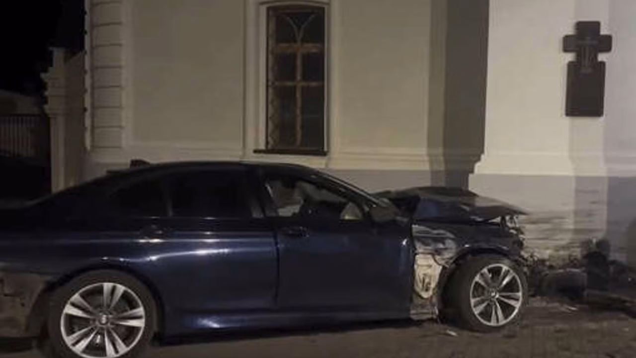 В Нижнем Новгороде BMW протаранил православный храм