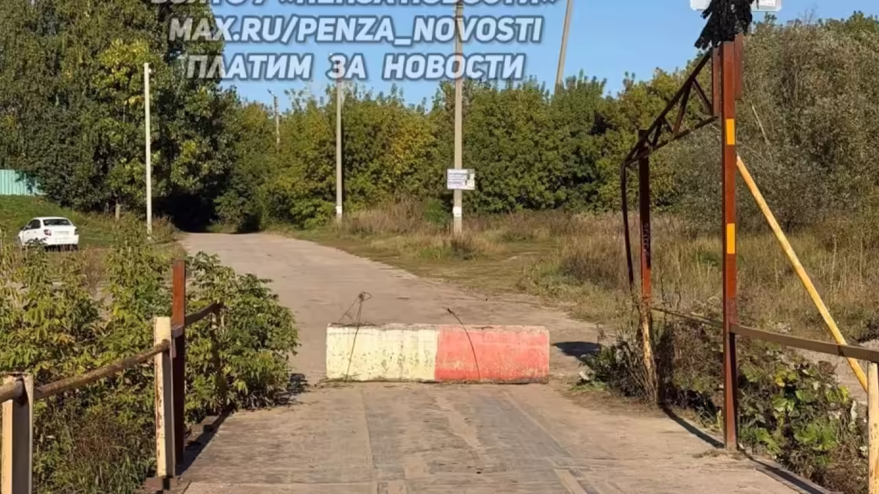 Проезд на аварийный мост в Грабово перекрыли