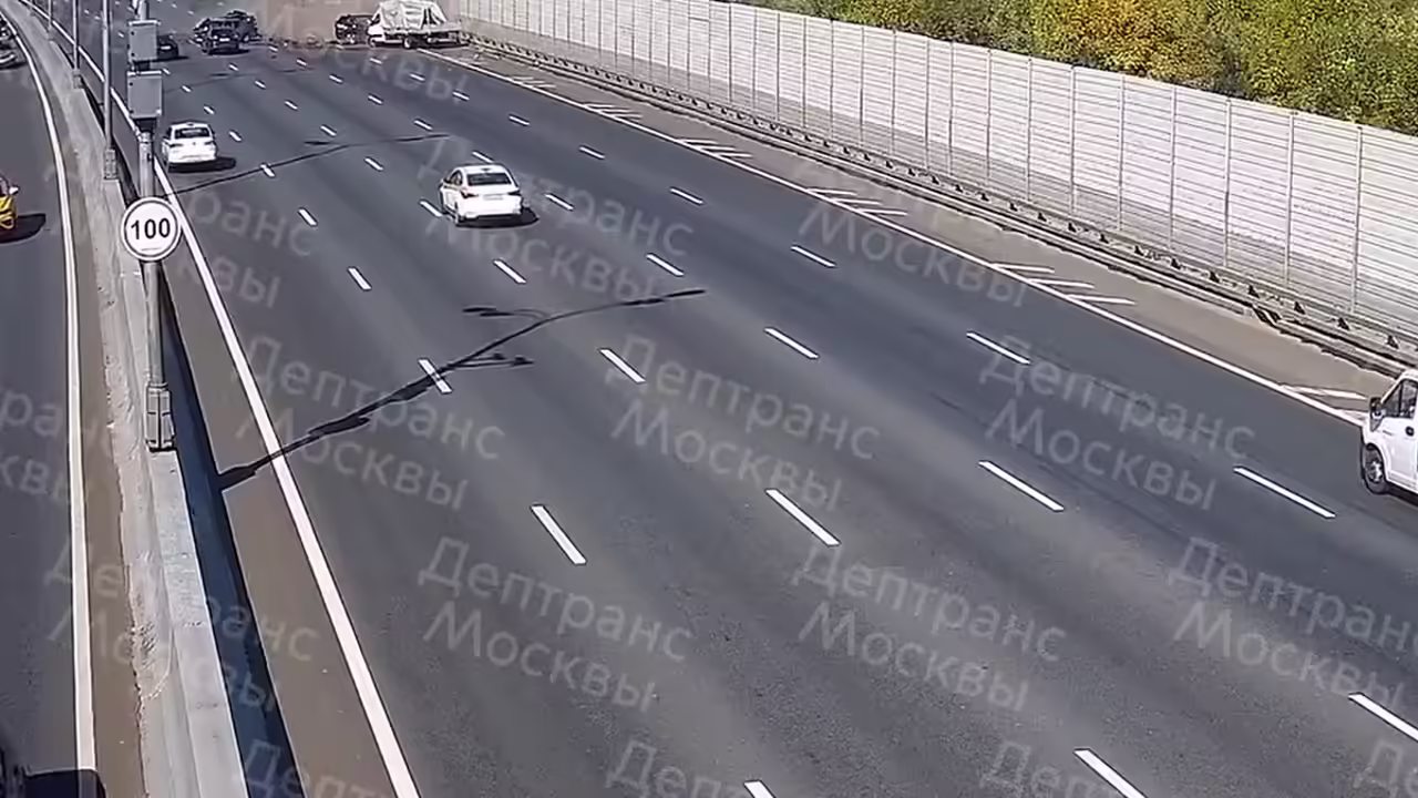 На МКАДе в ДТП с 8 машинами погибли водители в очереди за бензином