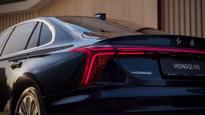 Самый мощный GTI от Volkswagen и обновлённый Hongqi H5: автоновинки недели